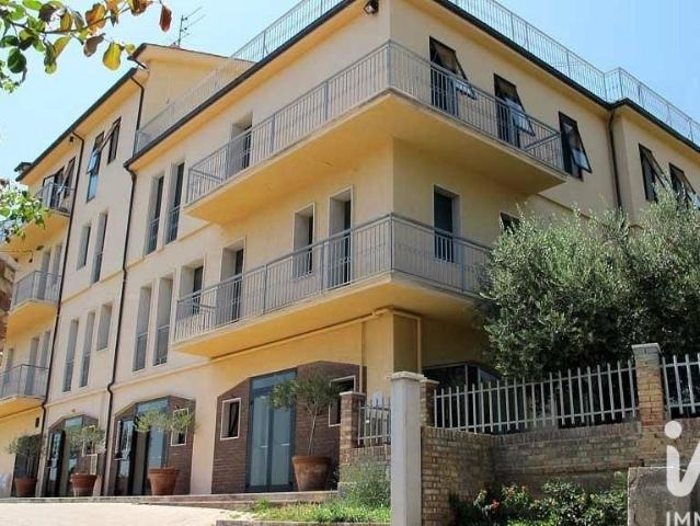Vendita Palazzo / Stabile 1800 m² 20 camere Loreto 1800m² Loreto