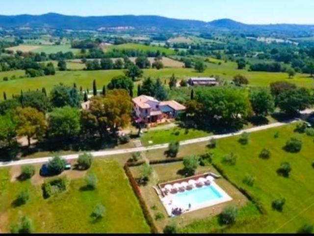 Vendita Rustico casale da 680 mq con giardino