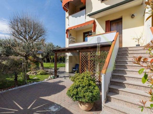 Vendita Villa a schiera da 185 mq con giardino
