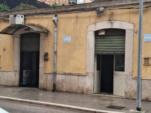 VENDITA 2 VANI VIA AMICANGELO RICCI,94 96