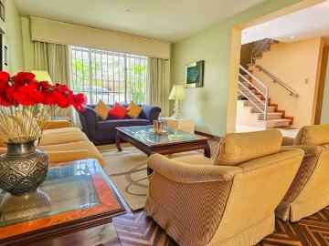 VENDO 3 DORMS LINDA CASA 300m2 JARDIN TERRAZA URB NEPTUNO CERCA JOCKEY PLAZA