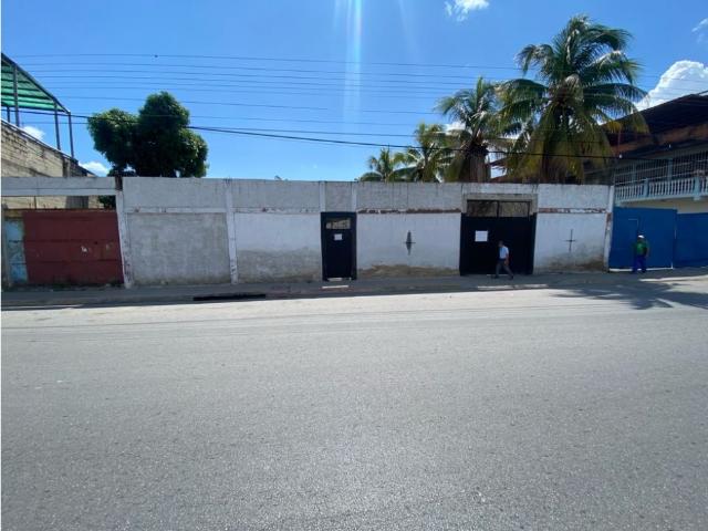 Vendo Terreno con Casa En Santa Rita, Edo Aragua
