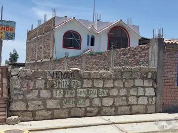 VENDO TERRENO EN LAS GARDENIAS CERRO COLORADO FRENTE A COLEGIO