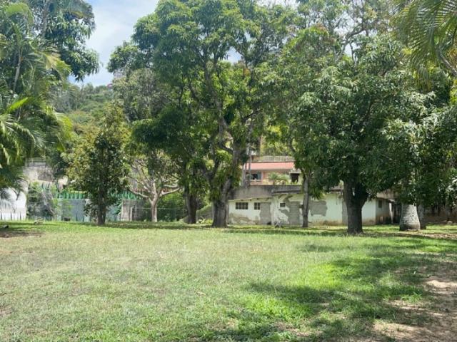 Vendo terreno 2.100m2 Valle Arriba 3923