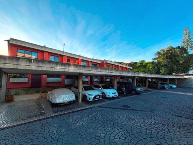 Vendo TH 183m2 Lomas de La Trinidad 5897