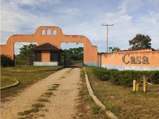 VENDO VILLA 215,60 m2, Higuerote. Brión Miranda