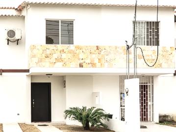 VENDO VILLA EN URB MALAGA 2 VIA SAMBO KM 14