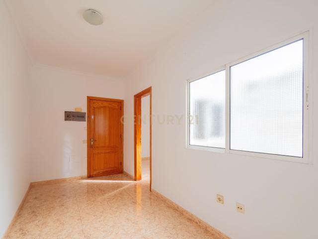 VENDO VIVIENDA AMPLIA Y LUMINOSA