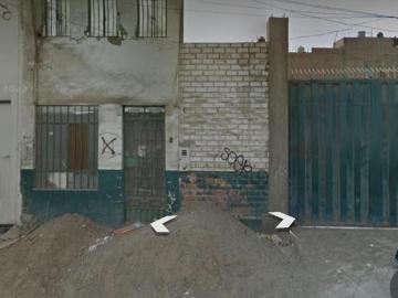 VENDO AMPLI0 TERRENO EN CALLE MARISCAL CASTILLA HUACHO