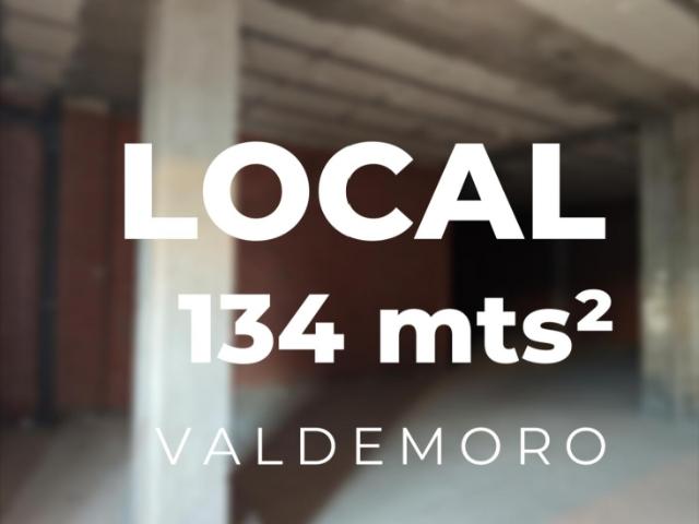 VENDO AMPLIO LOCAL VALDEMORO CON DOS SALIDAS DE HUMO M 271