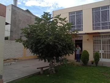 Vendo amplia casa en urb los vilcos arequipa