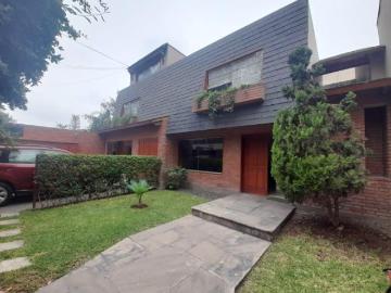 VENDO AMPLIA CASA EN CONDOMINIO CERRADO, EN SURCO