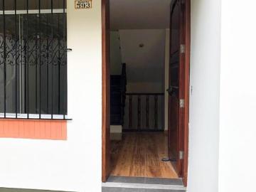 Vendo Amplia Casa Remodelada Pisos m