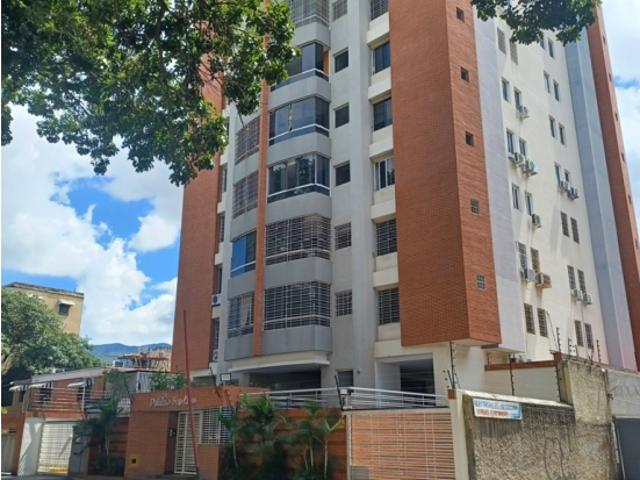 Venta apto 3H/2B/2E. 90m2 URB El Paraíso 9837