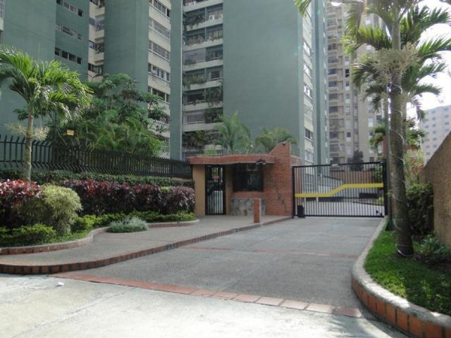 Vendo apto 125m2, 3H+S/3B/2E, URB El Cigarral 4811