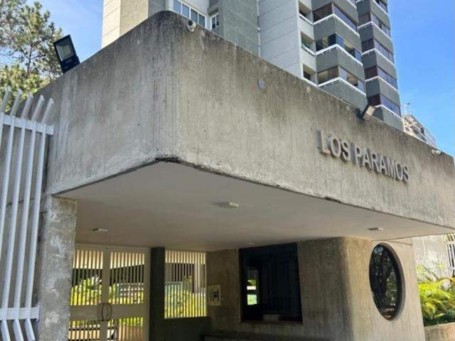 Vendo apartamento 200m2 4h/5b/2p Los Naranjos 0497