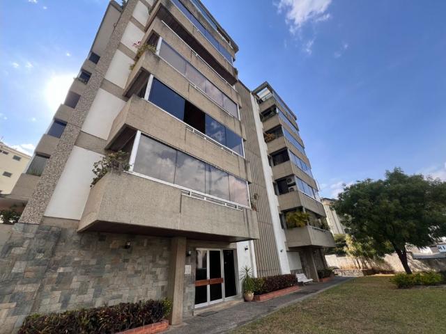 Vendo Apartamento 211m2 Cumbres de Curumo 3928