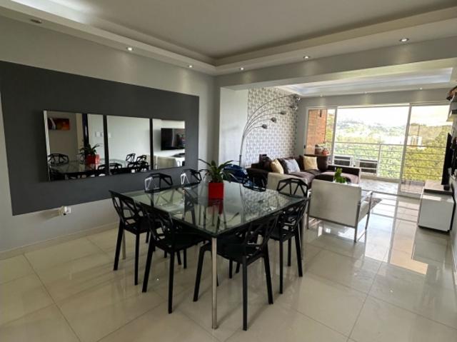 Vendo apartamento c/ terraza 95m2 Loma Linda 3570