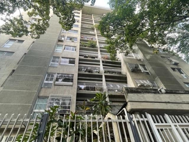 Vendo Apartamento en La Urbina para Remodelar