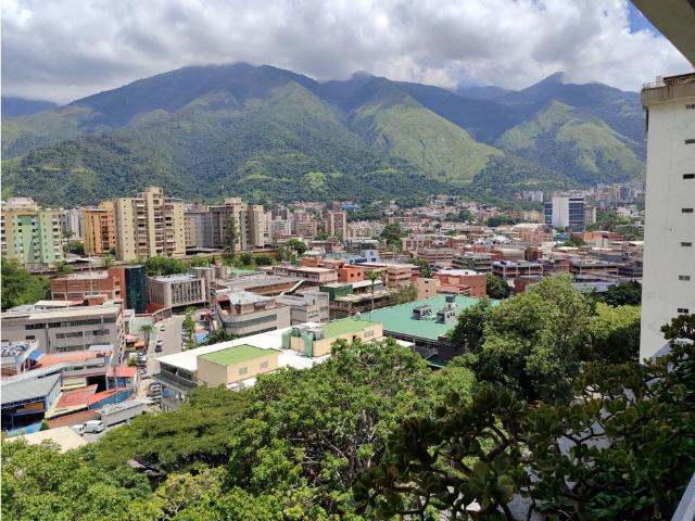 Vendo apartamento en La Urbina parte alta