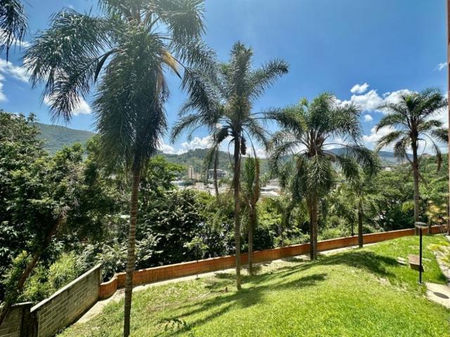 VENDO TOWNHOUSE EN LOMAS DE LA TRINIDAD 300 M2