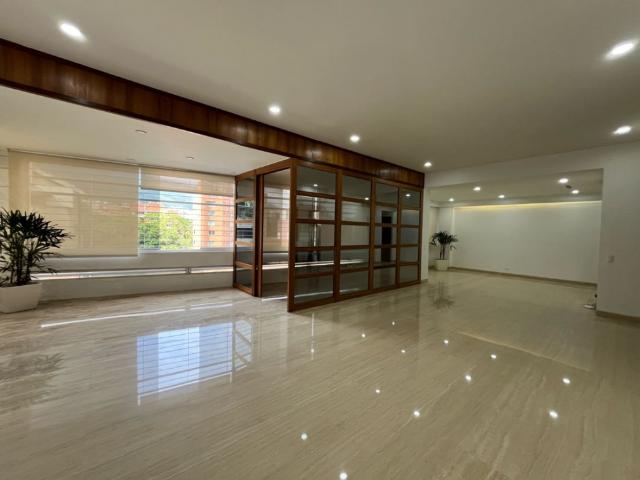 Vendo apartamento remodelado 240m2 La Castellana 4171