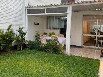 Vendo bonita casa remodelada UN SOLO PISO ATm jardn