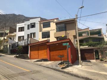 Vendo CASA/208.02m2 a. ocupado/163.78m2 a. techada/Estac.doble 20.90m2/LA MOLINA