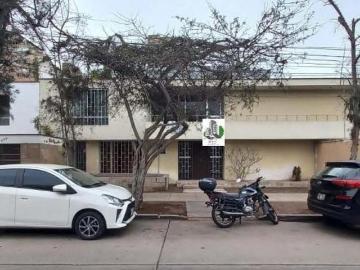 VENDO CASA A UNA CUADRA DEL GOLF SAN ISIDRO