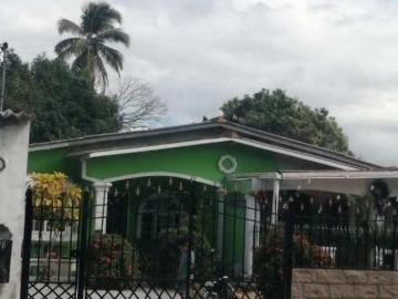 VENDO CASA ADOSADA EN CIUDAD RADIAL JUAN DIAZ