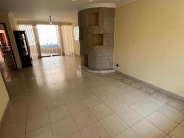 VENDO CASA AMPLIA CON PISCINA EN LOS CEDROS DE VILLA CHORRILLOS