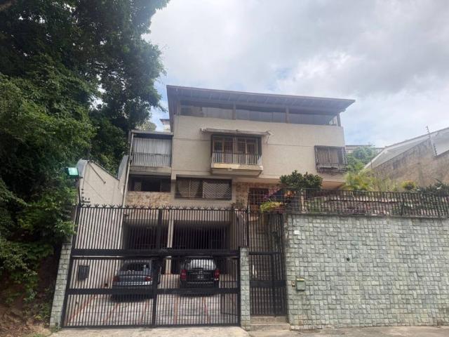 Vendo casa c/anexo 692m2 El Marques 6227
