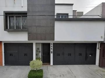 VENDO CASA DE 194m², EN COL. HÉROES DE CHURUBUSCO, CERCA METRO ESCUADRÓN 201. “REMATE BANCARIO”
