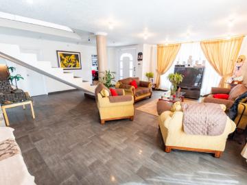 VENDO CASA CON TERRENO