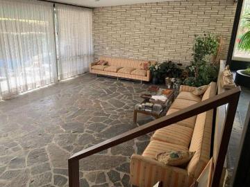VENDO CASA CON AMPLIO TERRENO CON VIGILANCIA EN JARDINES DEL PEDREGAL