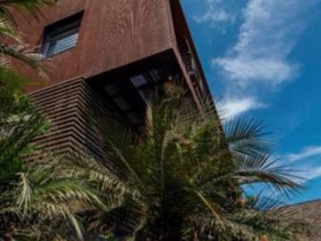 Vendo casa de diseño único en Casuarinas