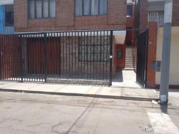 Vendo casa de dos pisos y medio de ocasion
