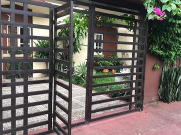 VENDO CASA DE DOS PISOS EN FRACCIONAMIENTO LAURELES 1