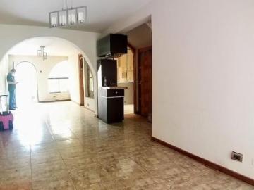 Vendo casa de pisos urb colinas de la molina