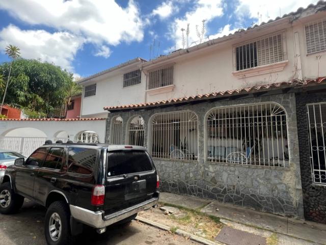 Vendo Casa de 298m2 4h/4b en La Ciudadela, Baruta