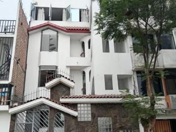 VENDO CASA DE 4 PISOS CON COCHERA JUNTO A PARQUE LOS JAZMINES CALLAO