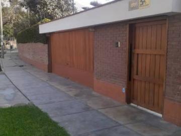 Vendo Casa en Av. Los Cedros cuadra 14 Chaclacayo