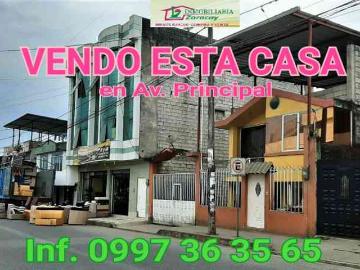 VENDO CASA EN AVENIDA PRINCIPAL