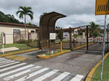 VENDO CASA EN BRISAS DEL GOLF CON GARITA DE SEGURIDAD
