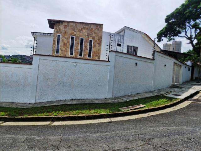 Vendo casa en calle cerrada 320m2 Macaracuay 5019