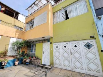 VENDO CASA EN CALLE CERRADA EN LINCE