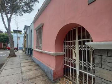 Vendo casa en calle Huáscar de quincha, adobe y techos altos. US $ 200000