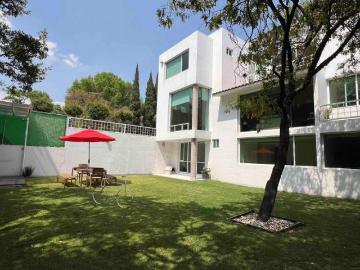 Vendo casa en Chiluca Corte Moderno con 4 recámaras