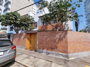 Vendo Casa en Esquina Como Terreno en Miraflores