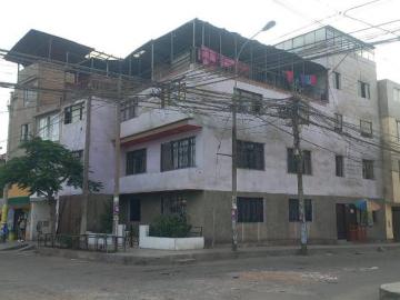 VENDO CASA EN ESQUINA DE 4 PISOS + AZOTEA A UNA CUADRA DE LA ESTACION ATOCONGO
